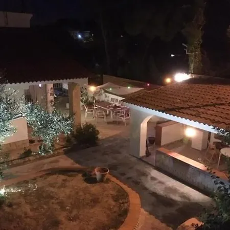 펜션 Casa Del Bosque Con Piscina En Sitges 산트 페레 데 리베스