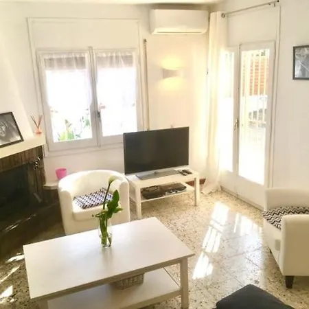 Casa Del Bosque Con Piscina En Sitges 산트 페레 데 리베스