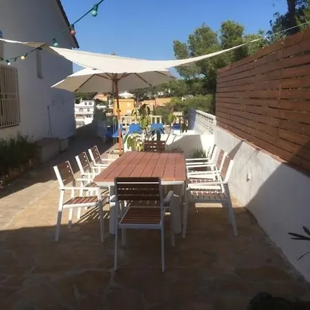 펜션 Casa Del Bosque Con Piscina En Sitges 산트 페레 데 리베스